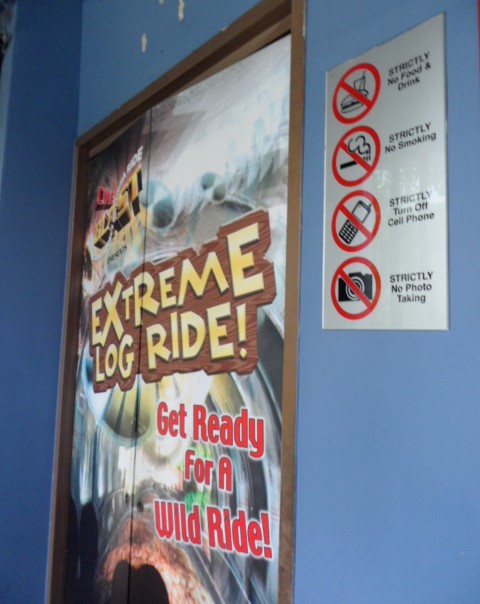 Entrance to Extreme Log ride
