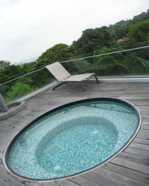 Jacuzzi at the Sky Pool