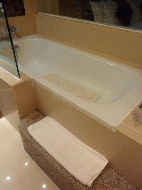 Bathtub Novotel Kota Kinabalu