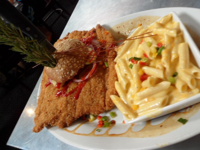 Big O'crispy hand hammered pork tenderlion sandwich with Macaroni and Cheese on the side (Hash House a Go Go Las Vegas)