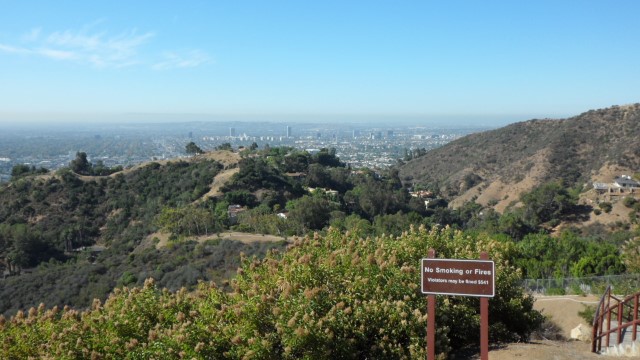 Mulholland Drive Scenic Point - Best view of the Hollywood Sign!