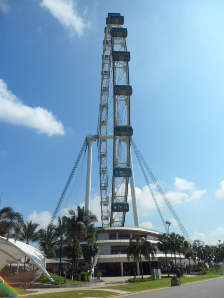 Singapore Flyer - The World's Largest Giant Observation Wheel