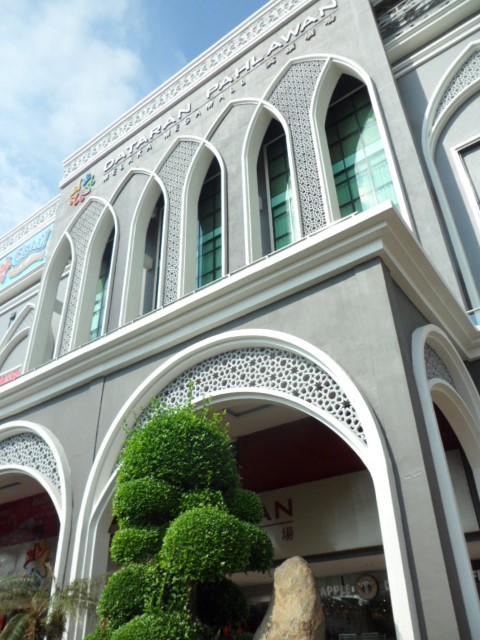 Dataran Pahlawan Shopping Mall beside Hotel Equatorial Melaka