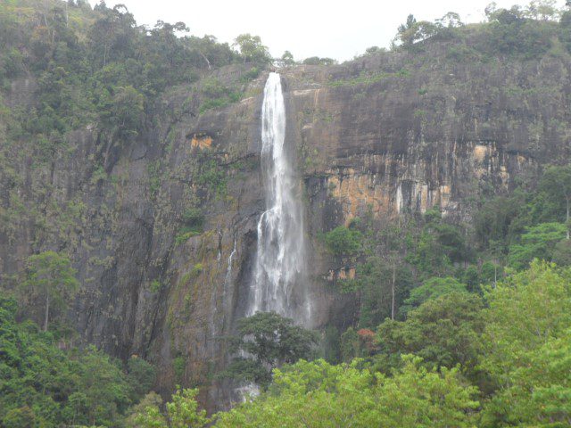 Diyaluma Falls