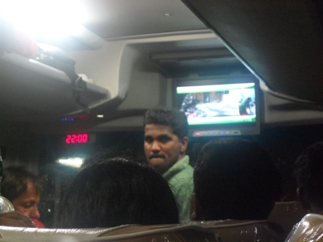 10pm Night Bus from Trincomalee to Colombo