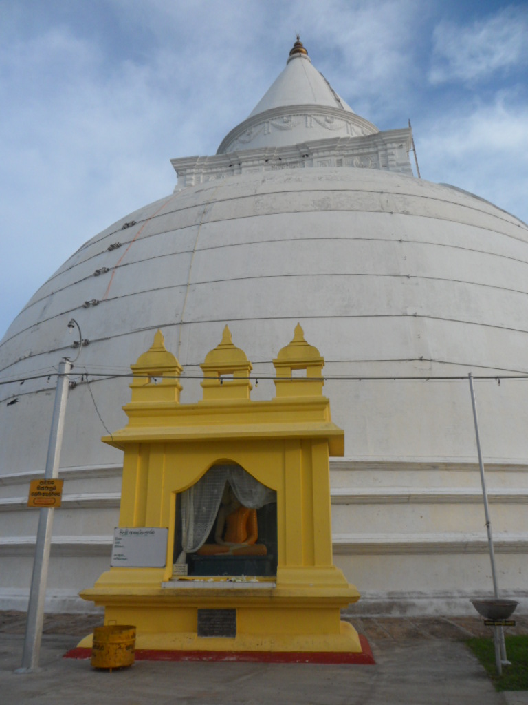 Tissamaharama Temple and Kataragama Temple Sri Lanka