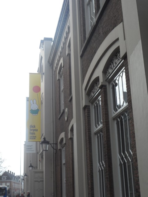 First glimpse of the entrance to dick bruna huis