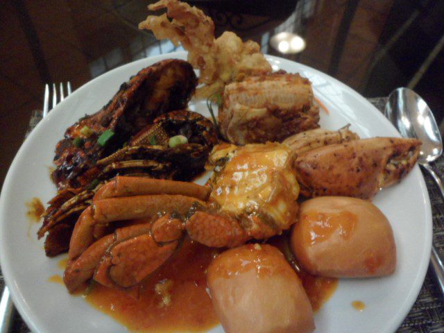 Close up of Chilli Crab, Mantou & Slipper Lobster