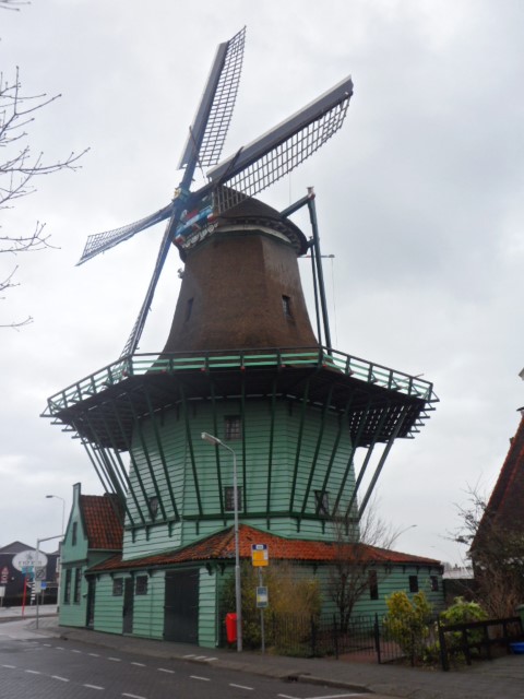 First windmill we saw along the way at Zaase Schans