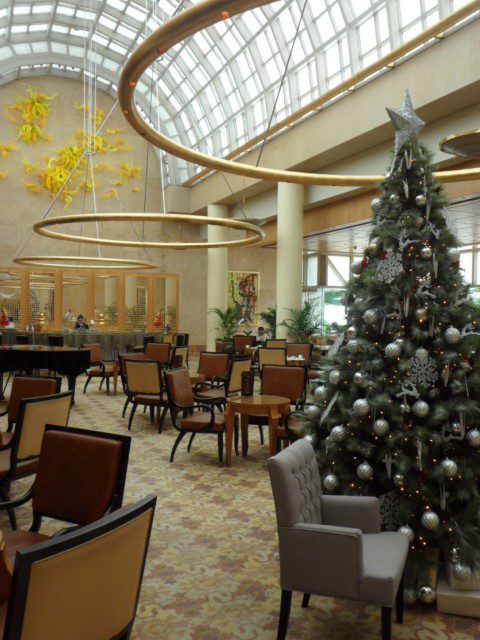 Pub area beside Lobby at Ritz Carlton Singapore