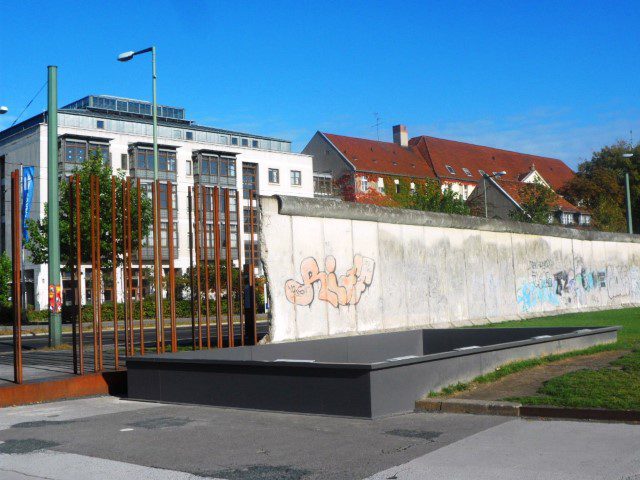 Final version of the wall with rounded pipe at the top