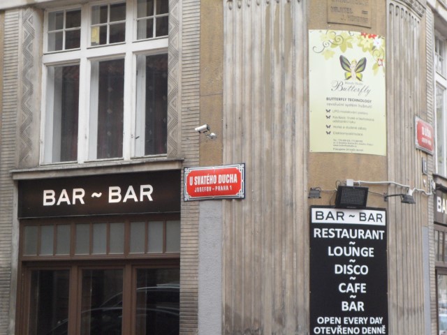 Sign pointing to Jewish Quarter Prague