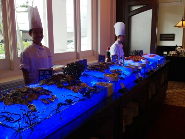 Bar and Billiard Room Raffles Hotel Sunday Brunch Selection of Fresh Oysters and Seafood