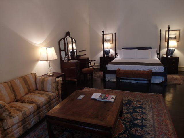Bedroom 2 of Presidential Suite RaffleS Hotel