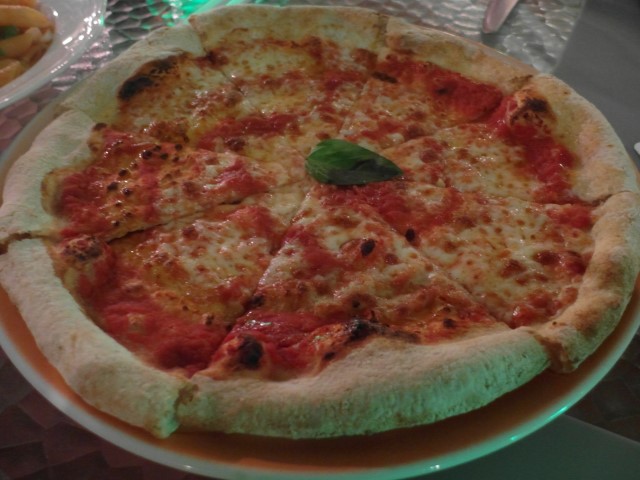 Raffles Courtyard Margheritta Pizza