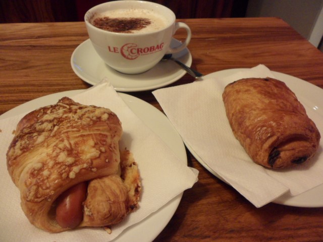 Breakfast of croissant & coffee at Le Crosbag