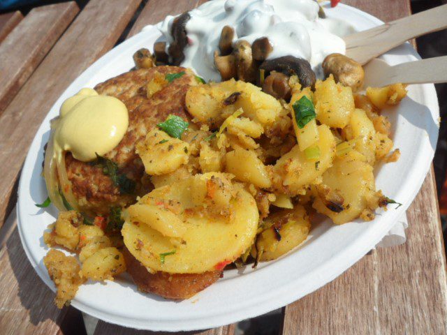 Lunch of mushrooms, pork patty, potatoes and beer for 10euros