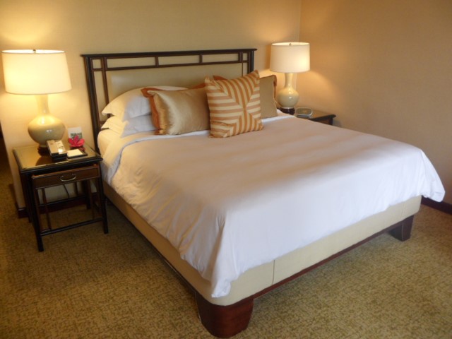 King Size Bed in Deluxe Room of Regent Singapore