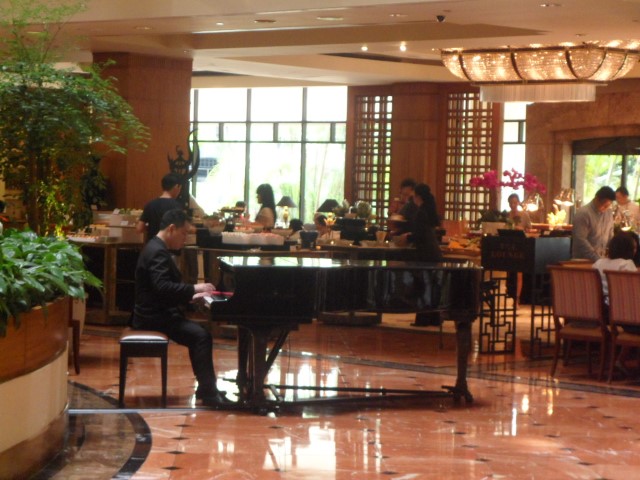 Live piano tunes in Regent Hotel Lobby!