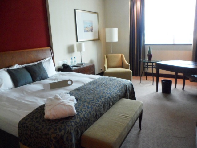 Spacious room with nice comfy bed at the Intercontinental Warsaw