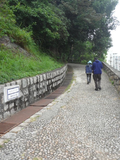Slope to Guia Lighthouse as pointed by the directional sign above