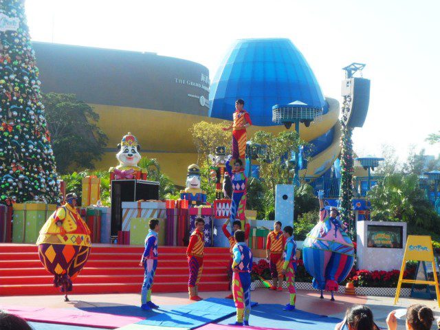 Acrobatics and Juggling acts at the Waterfront Plaza Ocean Park Hong Kong