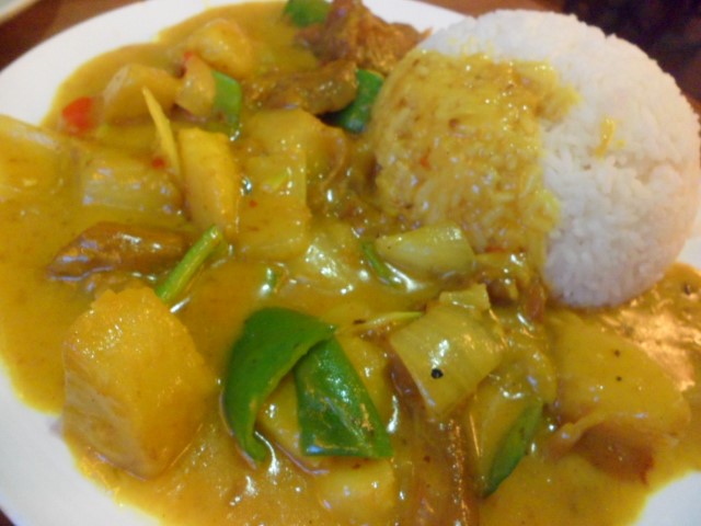 Curry Beef Rice - 38MOP