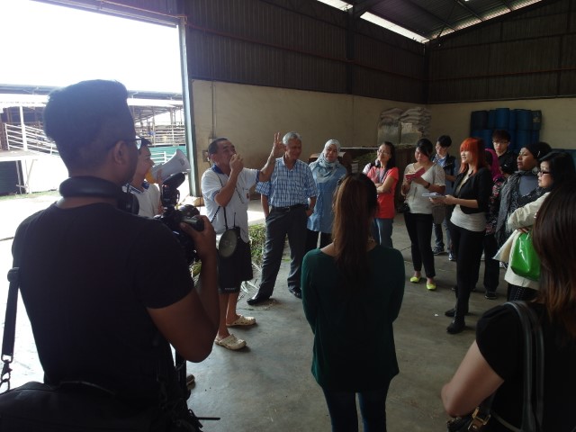 Mr Goh Un Keng (Mr UK himself) briefing us at the feedstock processing factory aka sheep canteen
