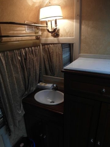 Same room with attached basin