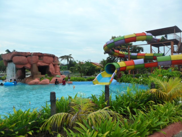 Wet World Batu Pahat Village Resort Slides
