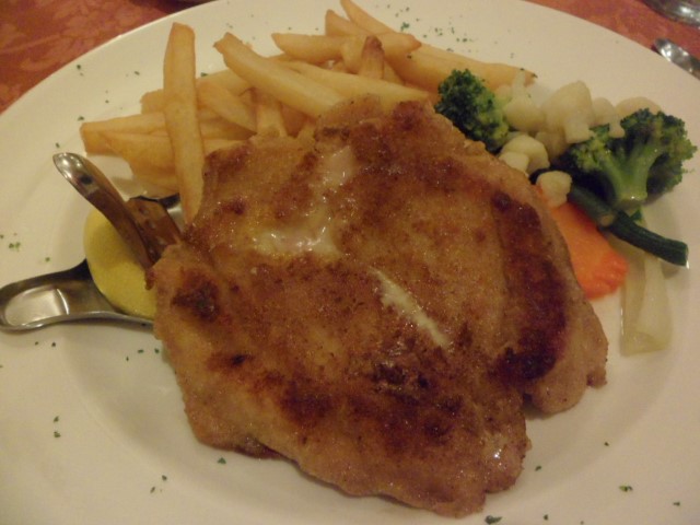 500peso for chicken cordon blue with fries and veggies. yummy.