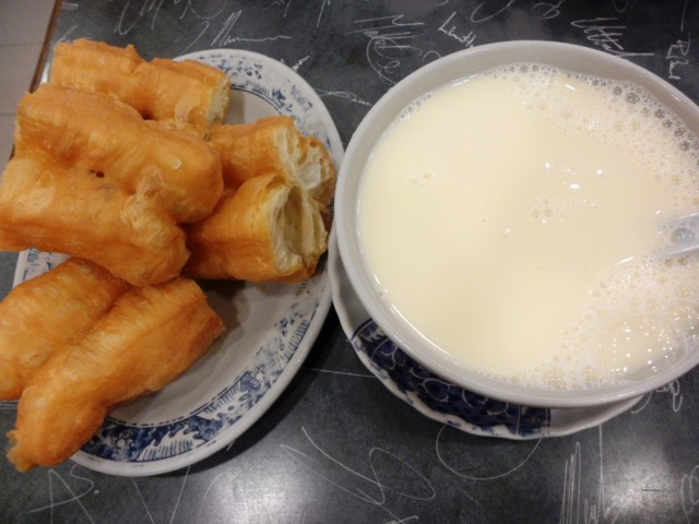 Fried dough that remained crispy after dipping into soyabean milk – 11 HKD