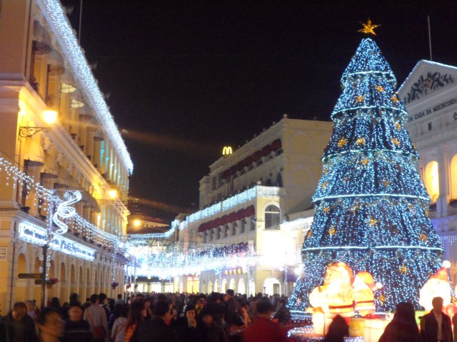 Night at Senado Square – To get some gifts (almond cookies!) and souvenirs