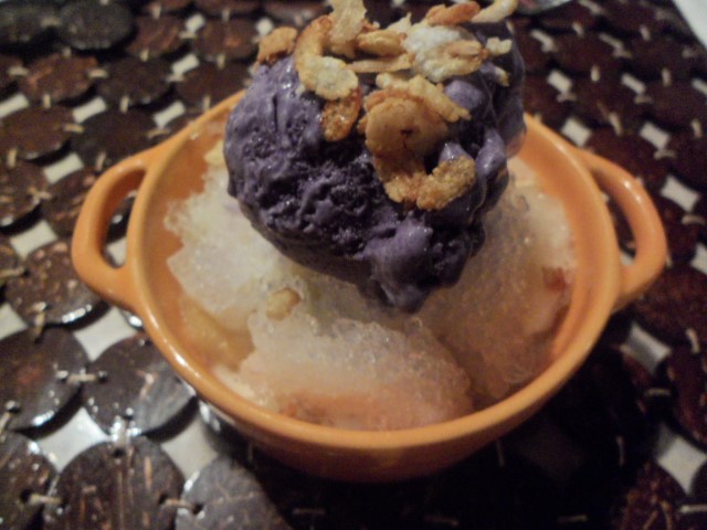  Halo Halo was quite nice got alot of liao including jack fruit banana agar agar atapchee corn chick pea toasted oat meal topped with shaved ice and yam ice cream