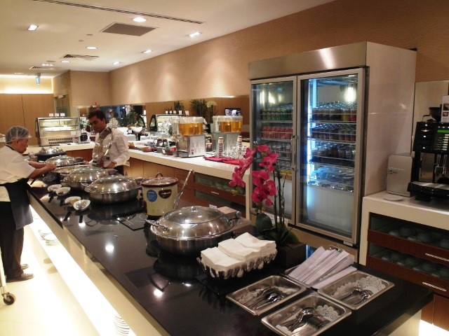 A good selection of food and drinks (in the fridge) in SATS Premier Lounge - T2
