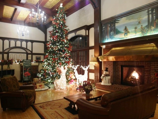 Christmas Tree and Fire Place of Eureka Inn