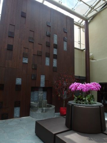 20 common Chinese surnames at the reception area of AMOY Hotel