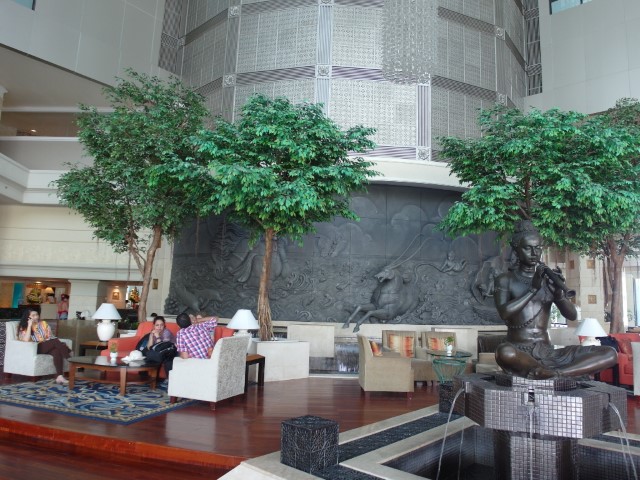 Another view of the reception area of Royal Cliff Beach Hotel
