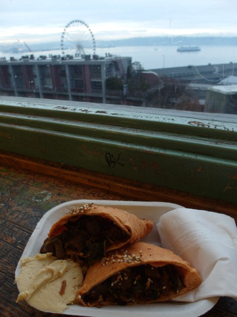 We had the Calzone (6USD! SO EX!) with view of the ferris wheel in Seattle