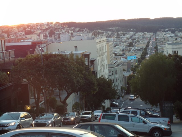 Queues of car heading up to Lombard Street - Took us some effort to climb up the street!