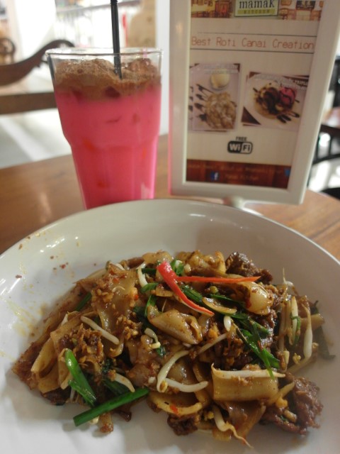 Beef Kway Teow with Bandung Dinosaur (don't have to try the Bandung dinosaur though)