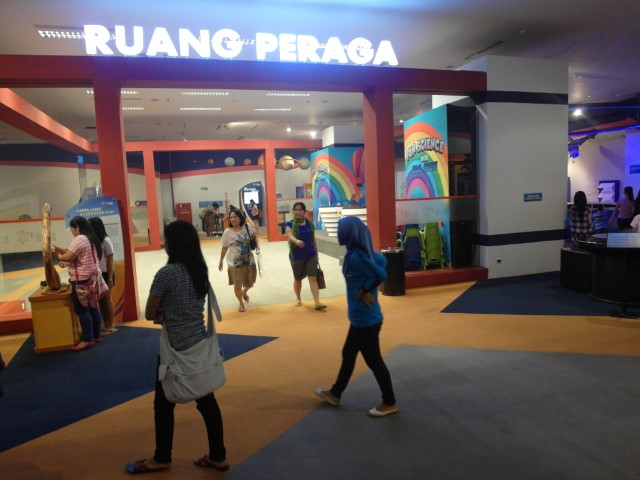 Inside Science Centre - Sadly, exhibits are in Bahasa Indonesia