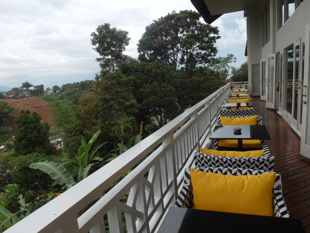 Outdoor seating of the Tower Lounge 