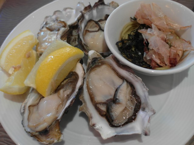 FRESH HUGE AND SUCCULENT OYSTERS – only 4 oysters per order