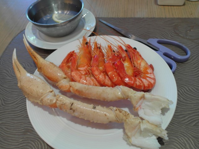 Snow crab and tiger prawns – before