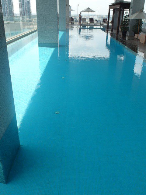 Super clean swimming pool of Oasia Hotel