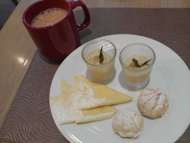 Teh Tarik and durian desserts at Straits Cafe