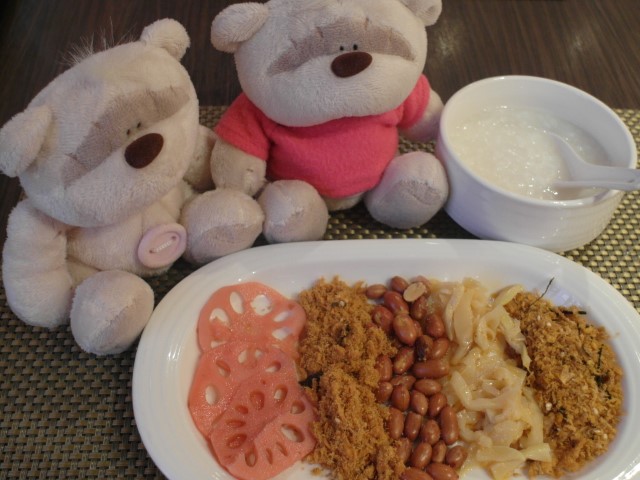 2bearbear with the pretty arrangement of condiments for porridge