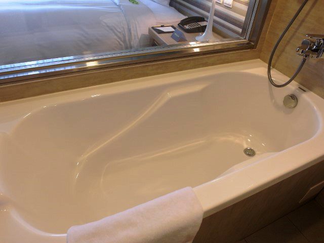 Huge bath tub Park City Hotel Central Taichung