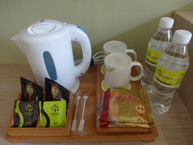 Sun cakes and coffee/tea selection provided in the room